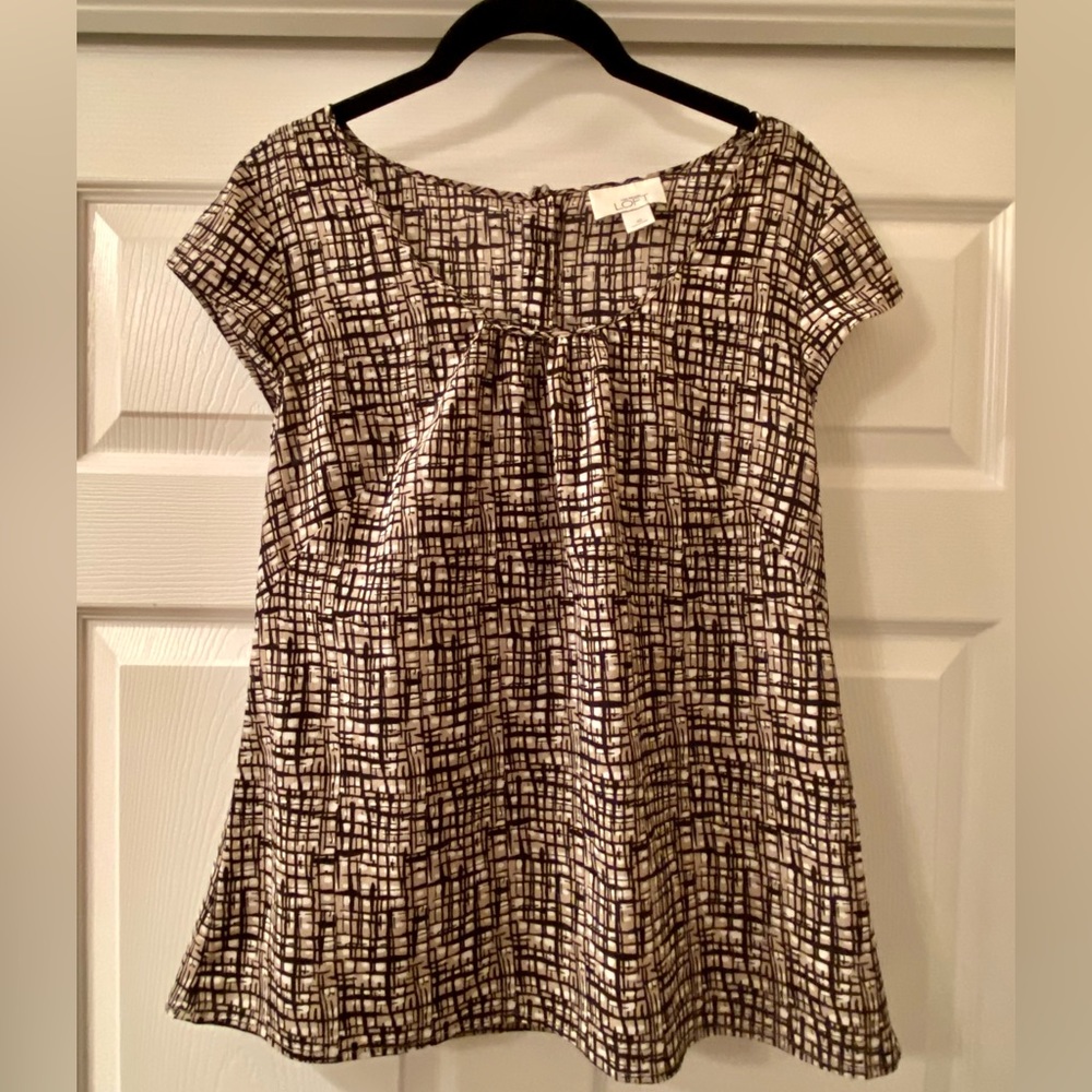 LOFT cap sleeved geometric blouse, size 10